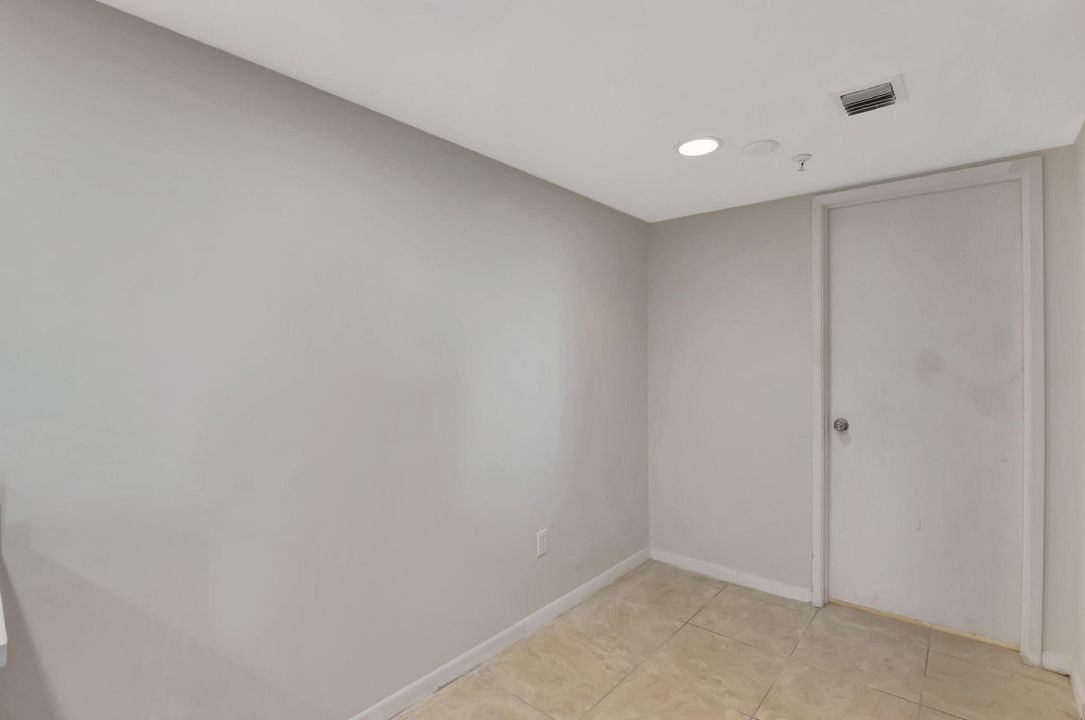 For Sale: $379,000 (2 beds, 2 baths, 1160 Square Feet)