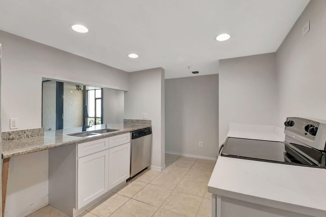 For Sale: $379,000 (2 beds, 2 baths, 1160 Square Feet)