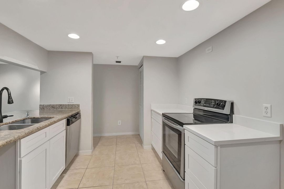 For Sale: $379,000 (2 beds, 2 baths, 1160 Square Feet)