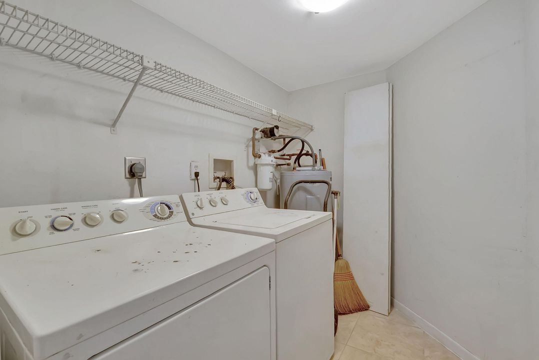 For Sale: $379,000 (2 beds, 2 baths, 1160 Square Feet)