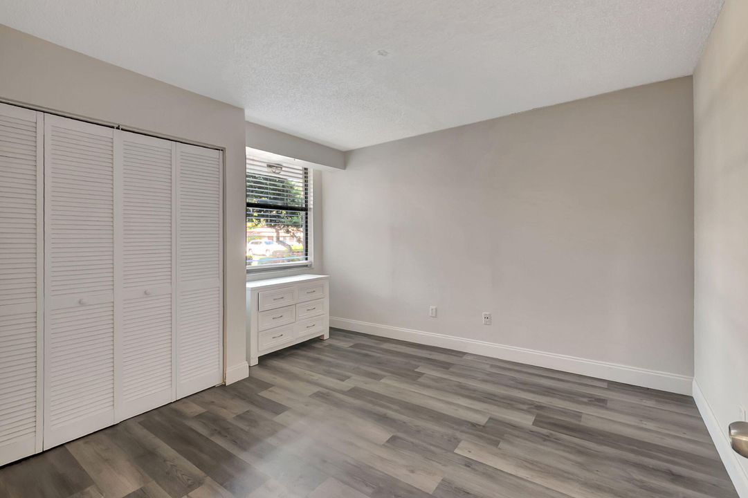 For Sale: $379,000 (2 beds, 2 baths, 1160 Square Feet)