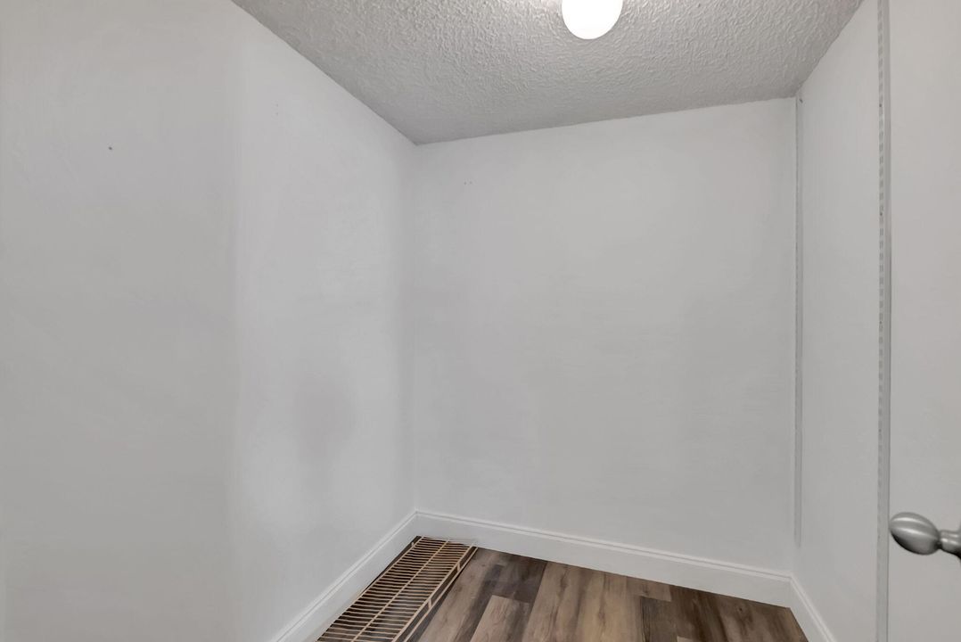 For Sale: $379,000 (2 beds, 2 baths, 1160 Square Feet)