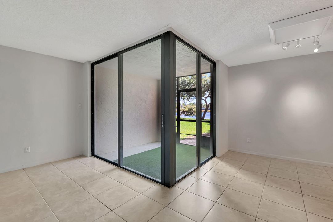 For Sale: $379,000 (2 beds, 2 baths, 1160 Square Feet)