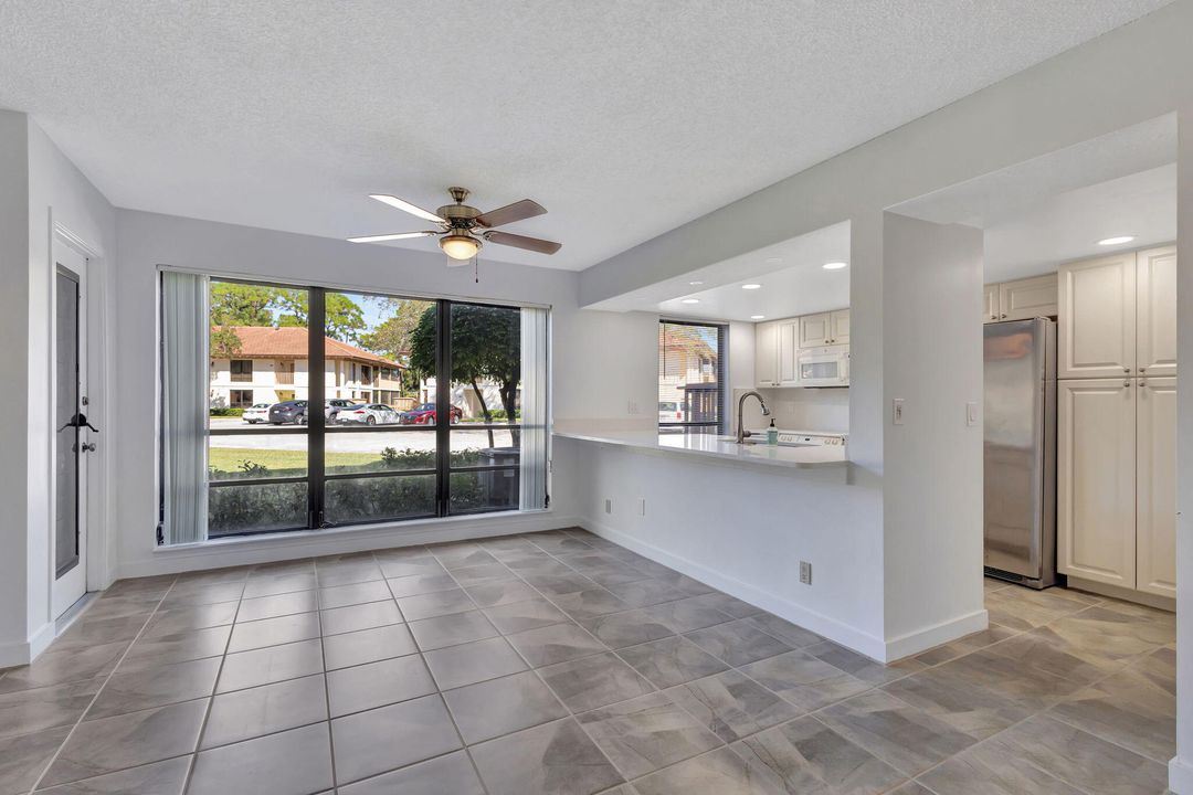 For Sale: $369,000 (2 beds, 2 baths, 1366 Square Feet)