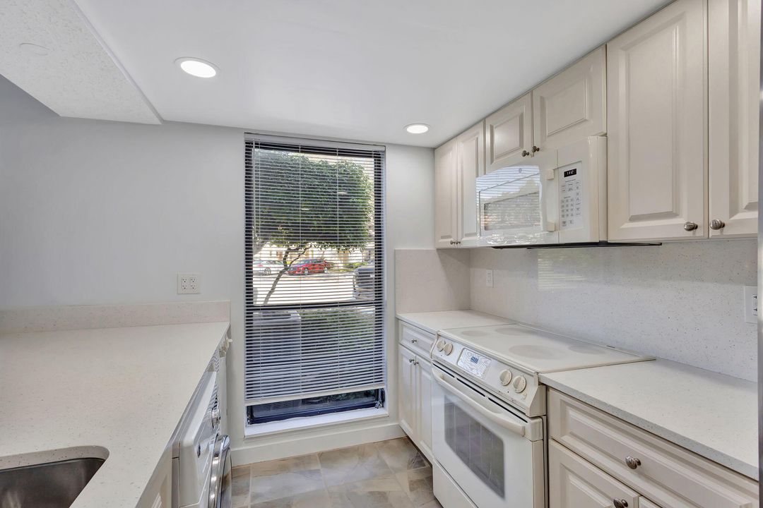 For Sale: $369,000 (2 beds, 2 baths, 1366 Square Feet)