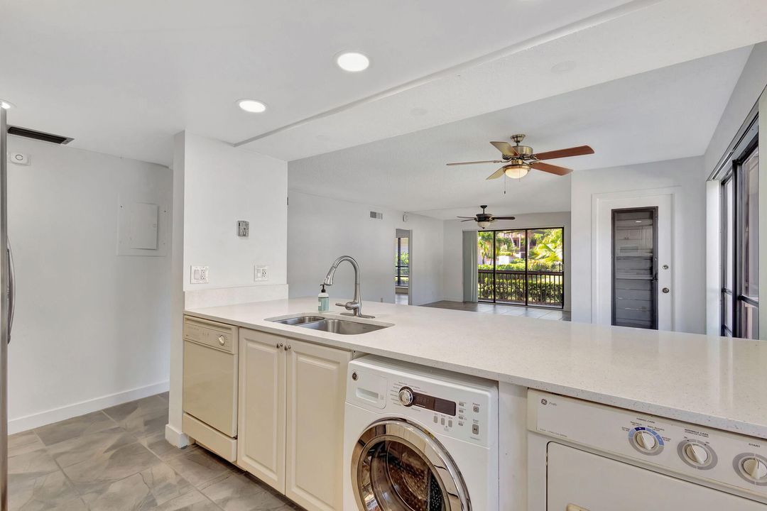 For Sale: $369,000 (2 beds, 2 baths, 1366 Square Feet)