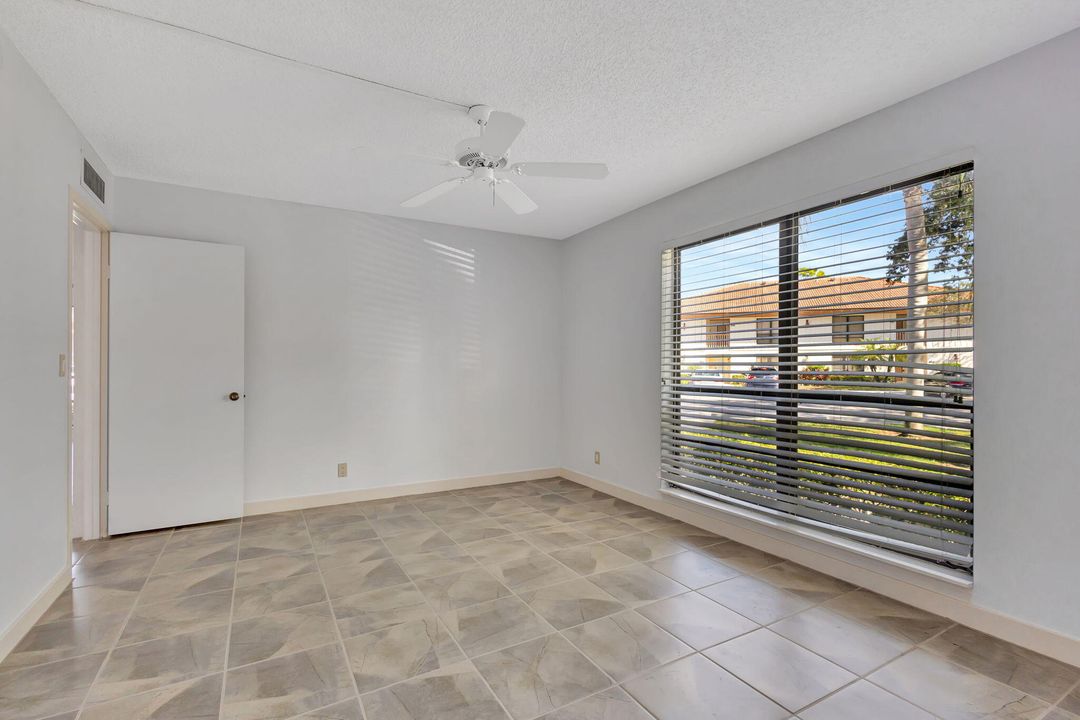 For Sale: $369,000 (2 beds, 2 baths, 1366 Square Feet)