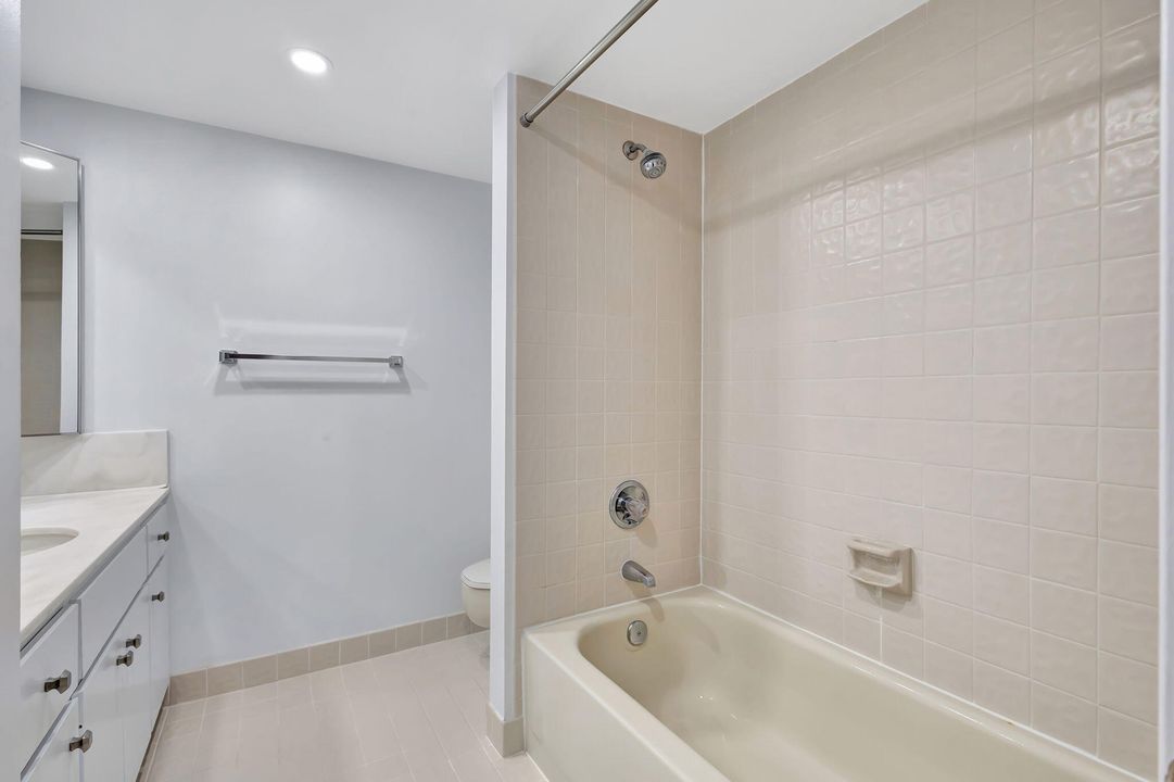 For Sale: $369,000 (2 beds, 2 baths, 1366 Square Feet)