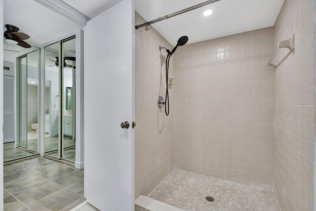 For Sale: $369,000 (2 beds, 2 baths, 1366 Square Feet)