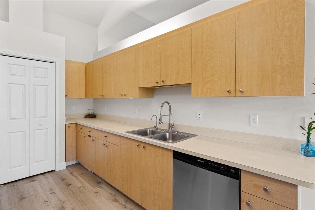 For Sale: $395,000 (3 beds, 2 baths, 1641 Square Feet)