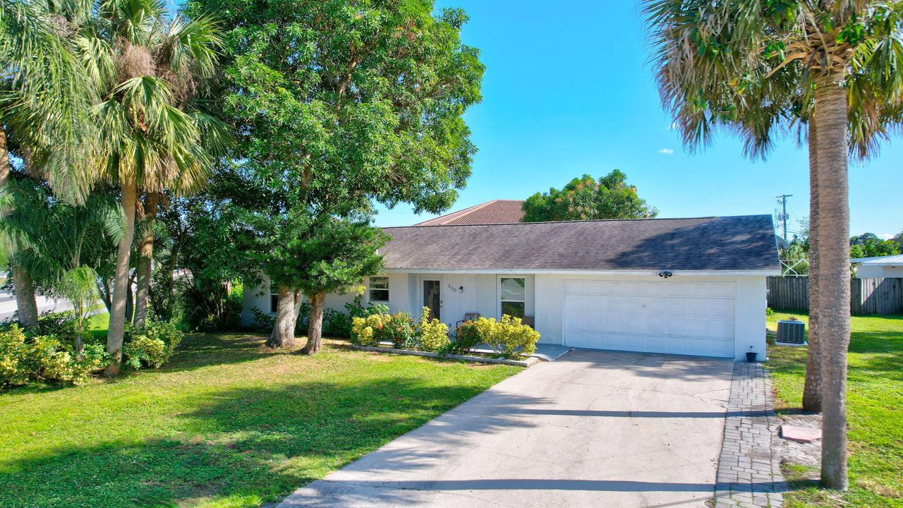 For Sale: $390,000 (3 beds, 2 baths, 1342 Square Feet)