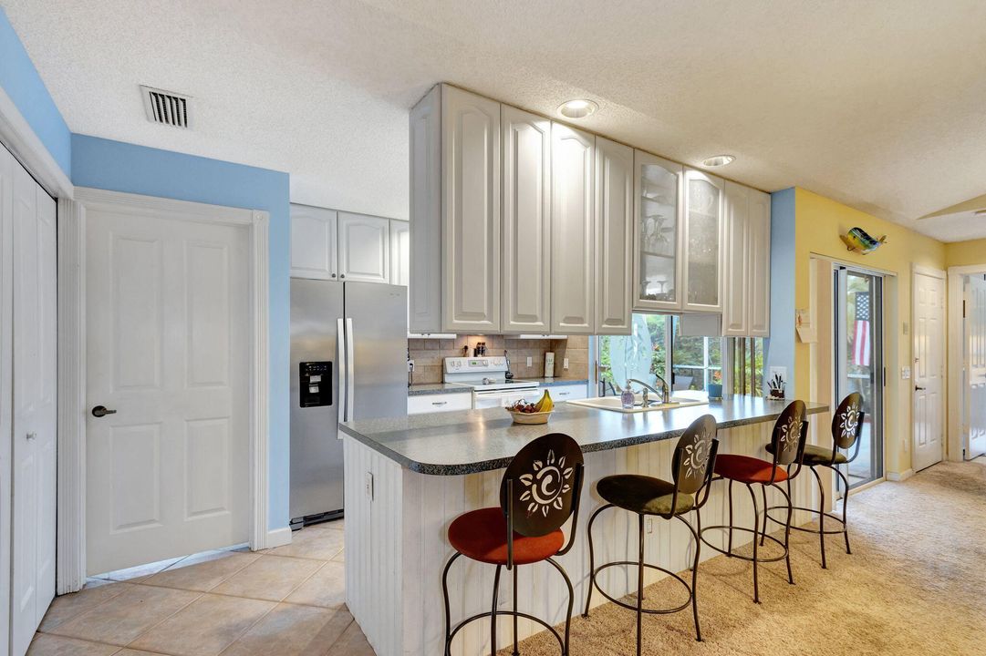 For Sale: $354,900 (2 beds, 2 baths, 1152 Square Feet)