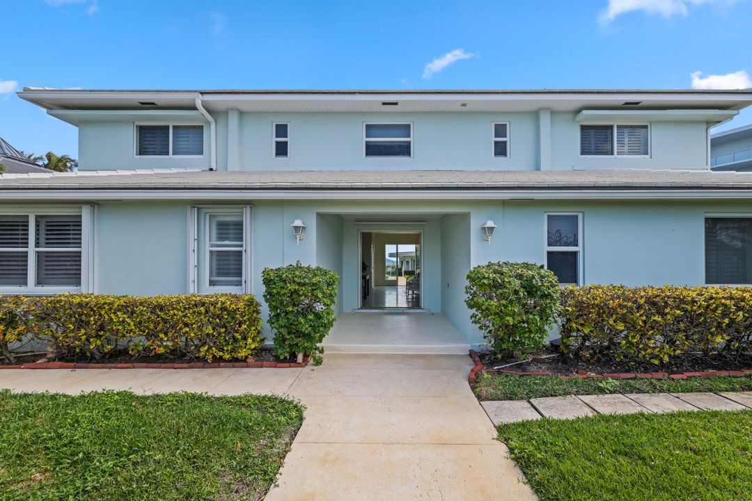 For Sale: $1,475,000 (2 beds, 2 baths, 1332 Square Feet)