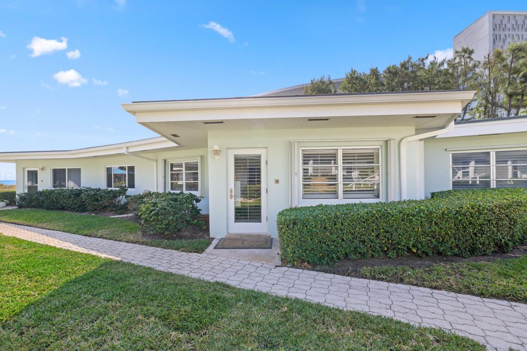 For Sale: $1,475,000 (2 beds, 2 baths, 1332 Square Feet)