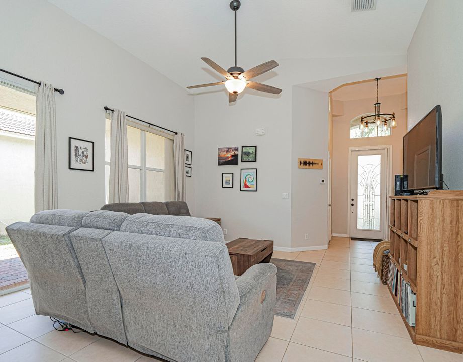 For Sale: $424,900 (3 beds, 2 baths, 1609 Square Feet)