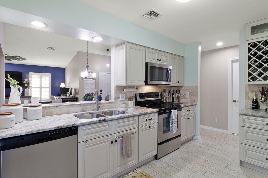 For Sale: $359,000 (2 beds, 2 baths, 1388 Square Feet)