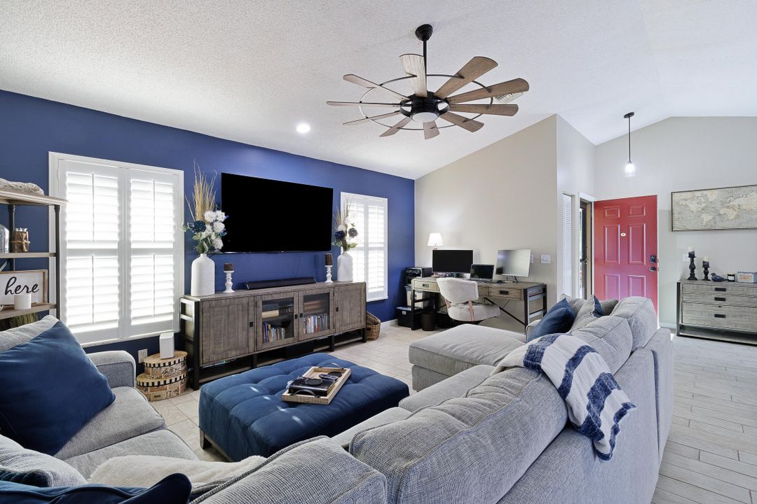 For Sale: $359,000 (2 beds, 2 baths, 1388 Square Feet)