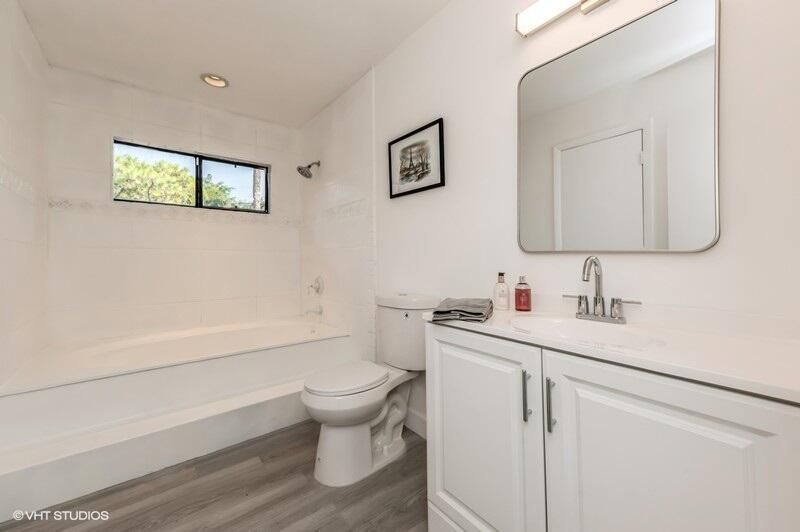 For Sale: $335,000 (2 beds, 2 baths, 1214 Square Feet)