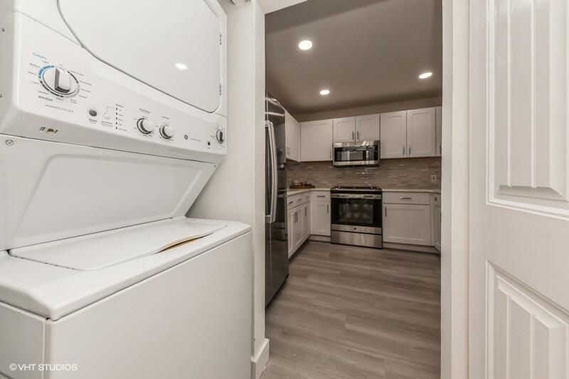 For Sale: $335,000 (2 beds, 2 baths, 1214 Square Feet)