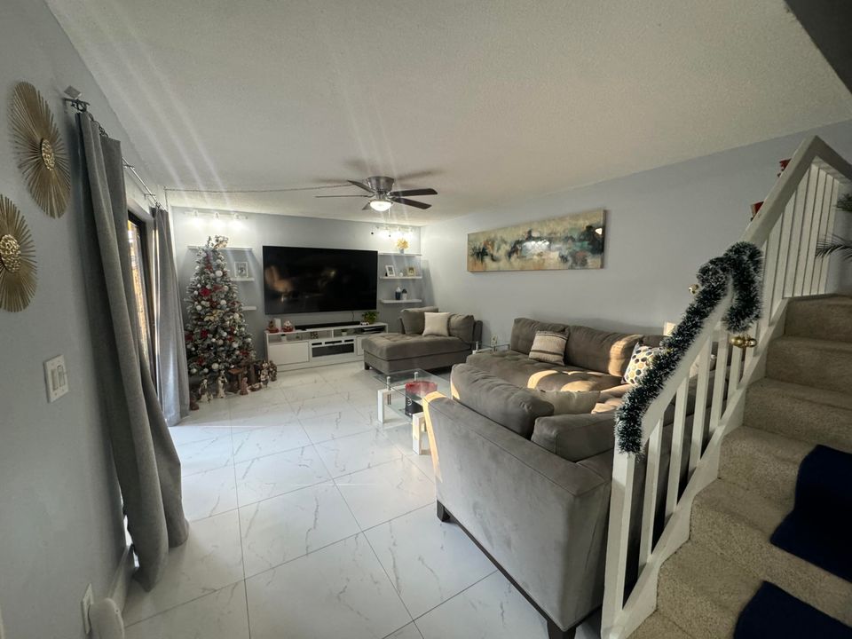 For Sale: $349,000 (2 beds, 2 baths, 1232 Square Feet)