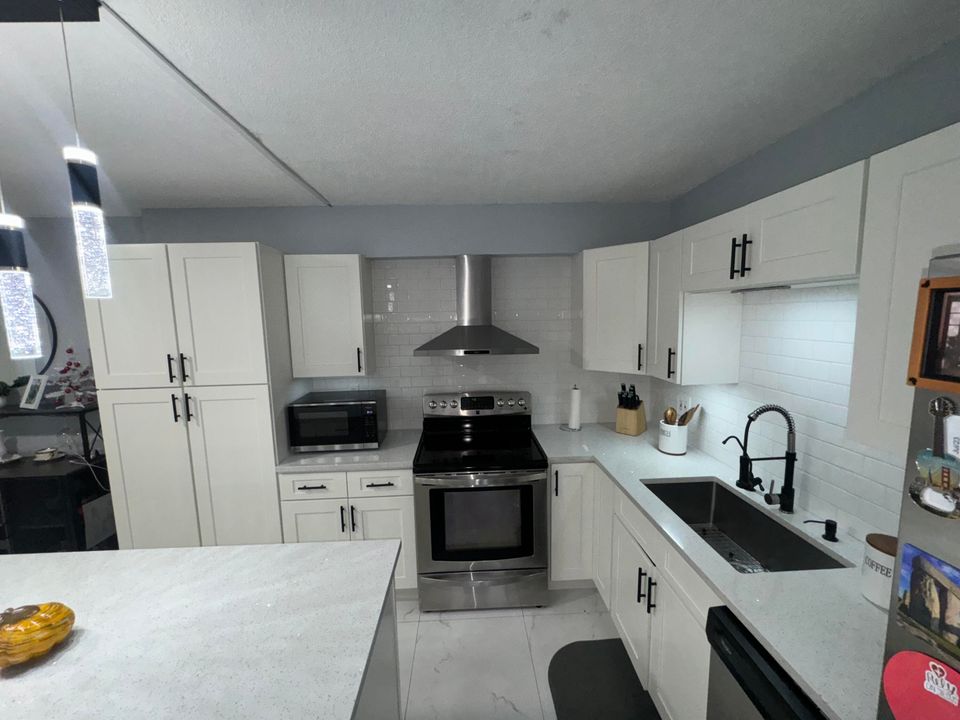 For Sale: $349,000 (2 beds, 2 baths, 1232 Square Feet)