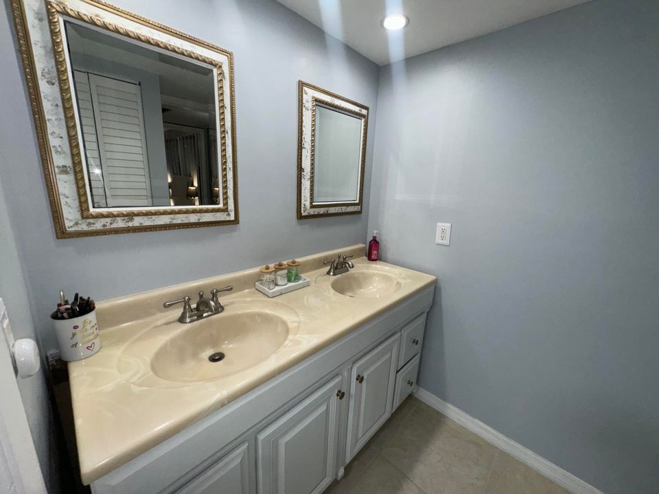 For Sale: $349,000 (2 beds, 2 baths, 1232 Square Feet)