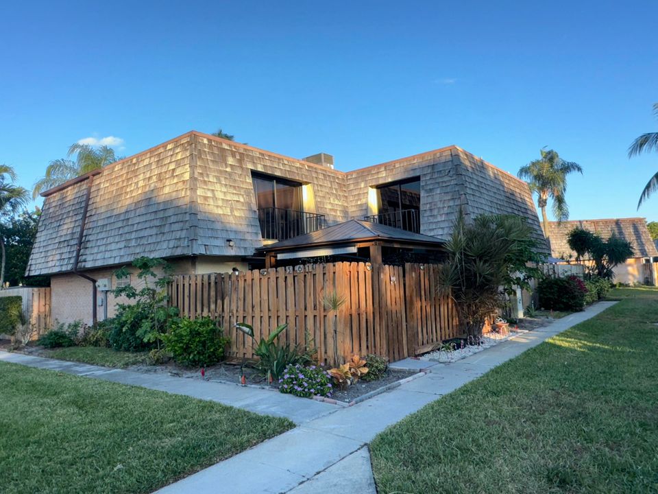 For Sale: $349,000 (2 beds, 2 baths, 1232 Square Feet)