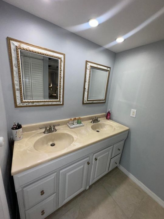 For Sale: $349,000 (2 beds, 2 baths, 1232 Square Feet)