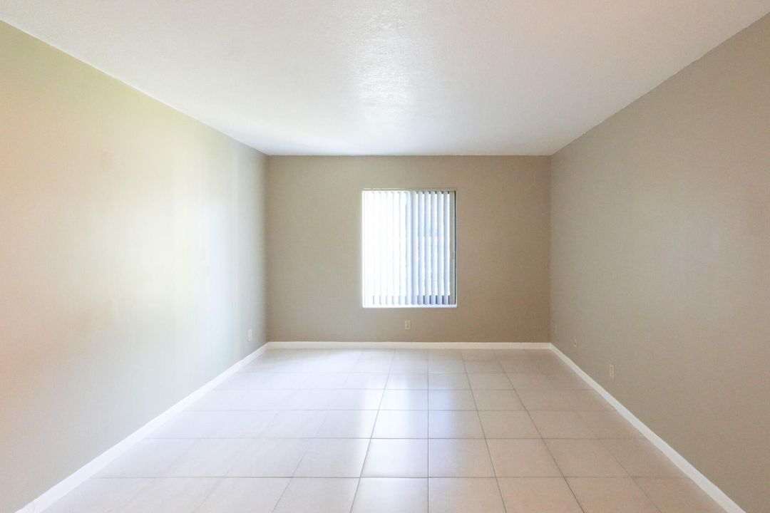 For Sale: $229,000 (2 beds, 2 baths, 1111 Square Feet)