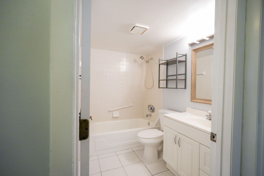 For Sale: $229,000 (2 beds, 2 baths, 1111 Square Feet)