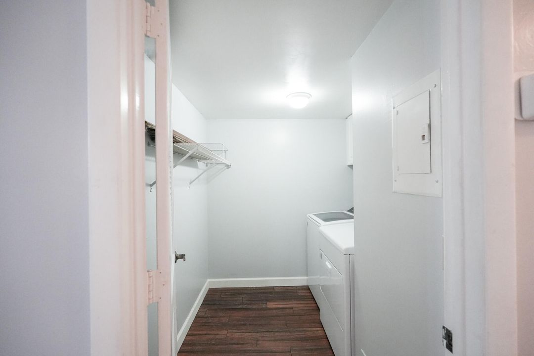 For Sale: $229,000 (2 beds, 2 baths, 1111 Square Feet)