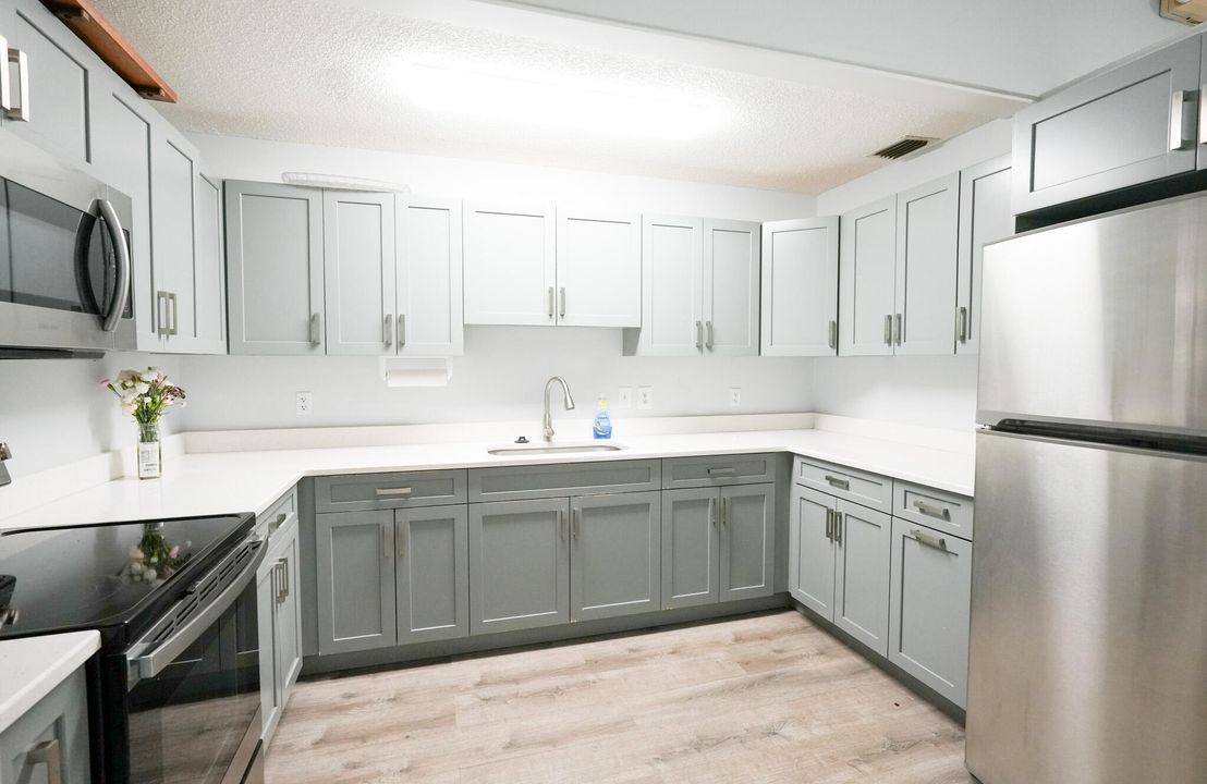 For Sale: $229,000 (2 beds, 2 baths, 1111 Square Feet)