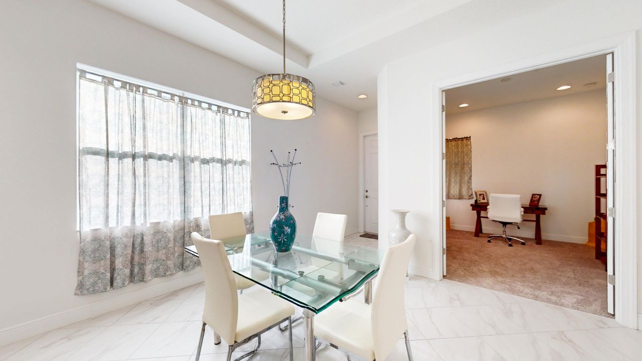 For Sale: $409,000 (2 beds, 2 baths, 1516 Square Feet)