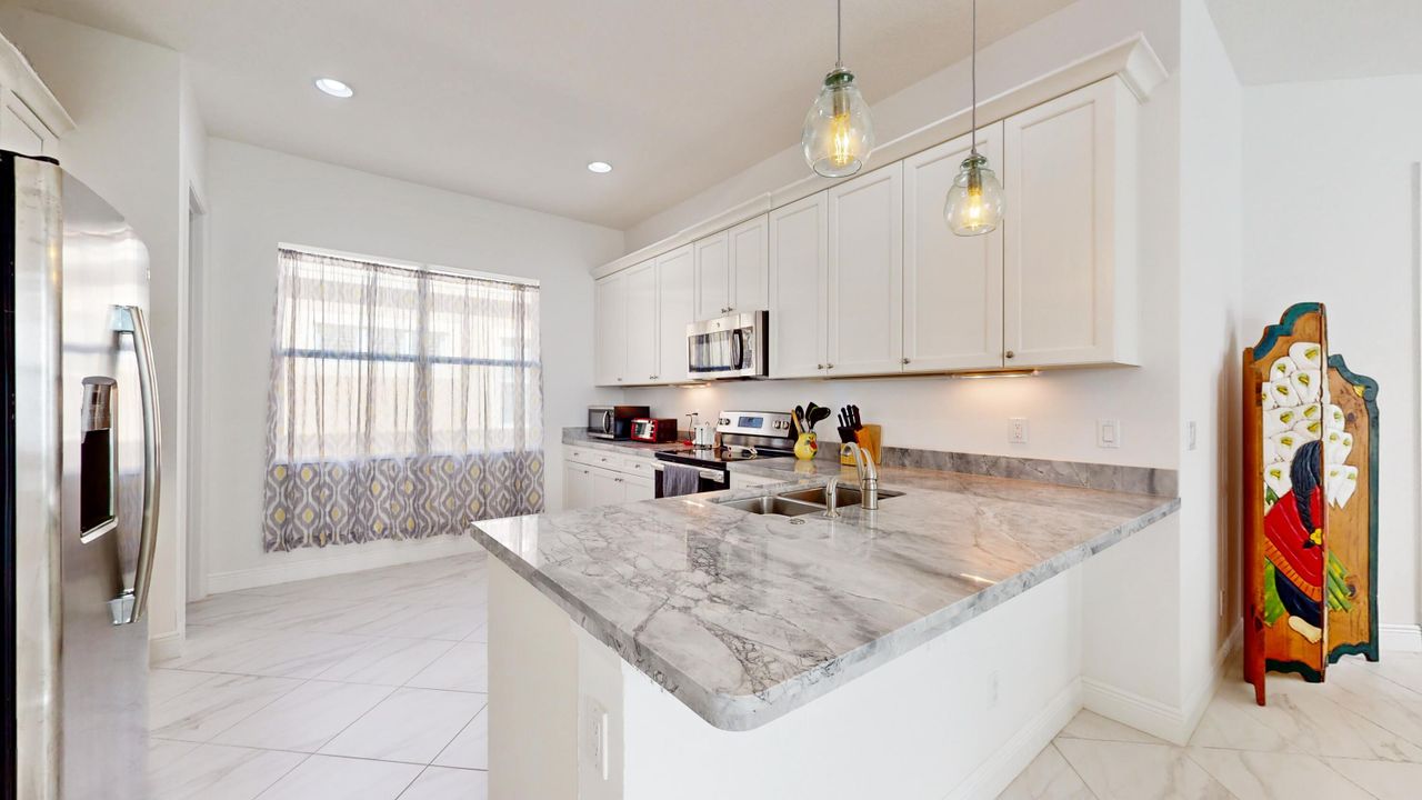 For Sale: $409,000 (2 beds, 2 baths, 1516 Square Feet)