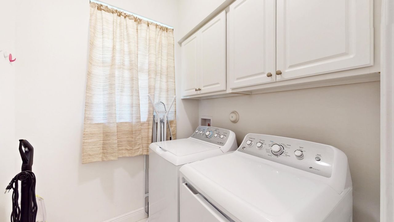 For Sale: $409,000 (2 beds, 2 baths, 1516 Square Feet)