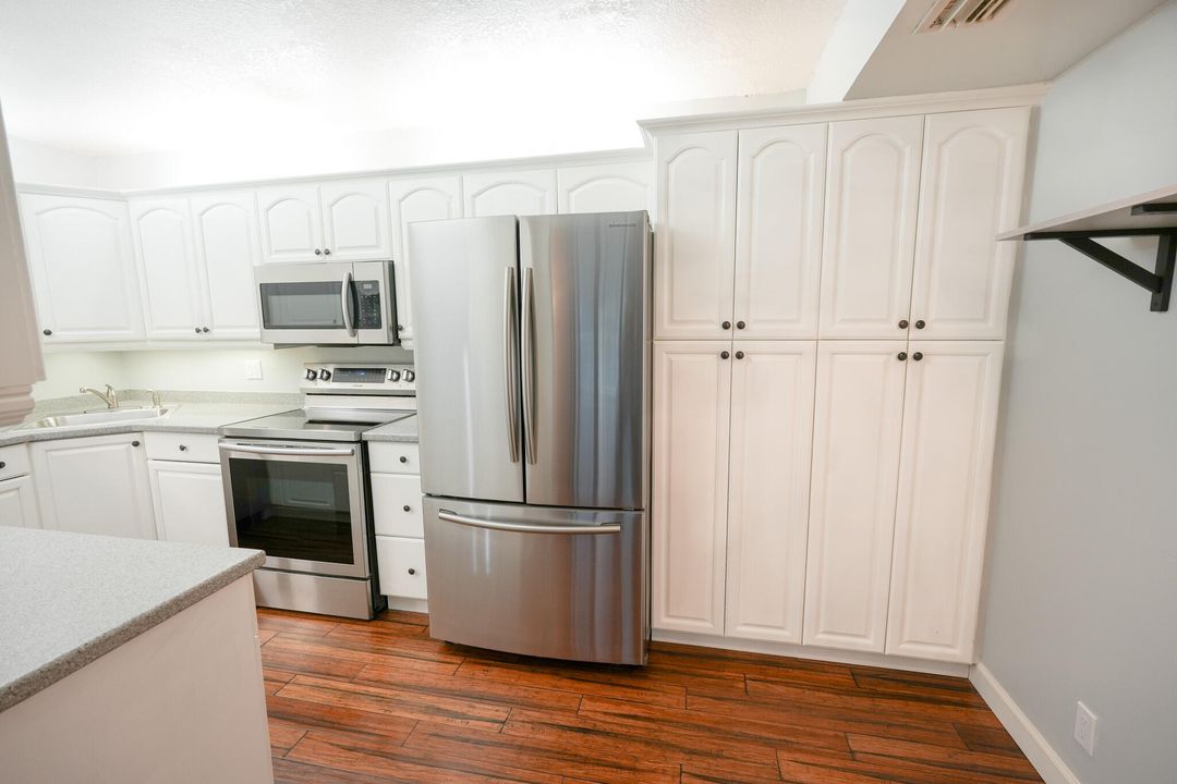 For Sale: $229,000 (2 beds, 2 baths, 1111 Square Feet)