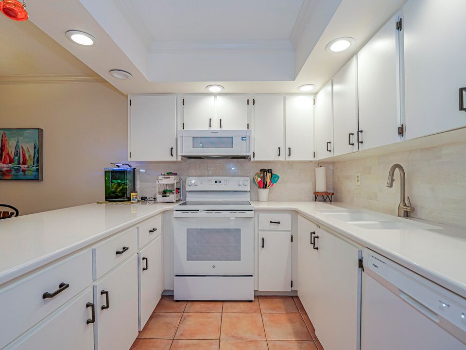 For Sale: $249,000 (2 beds, 2 baths, 1170 Square Feet)