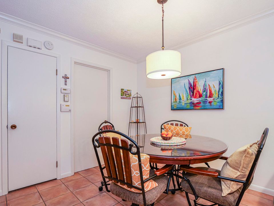 For Sale: $249,000 (2 beds, 2 baths, 1170 Square Feet)