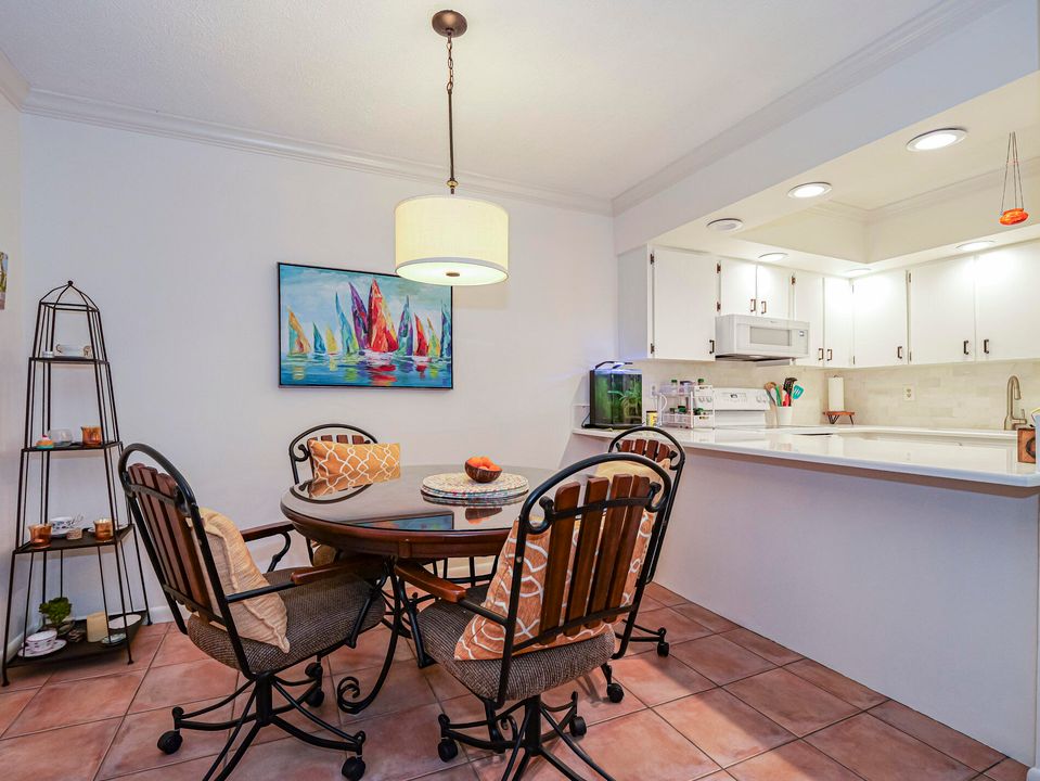 For Sale: $249,000 (2 beds, 2 baths, 1170 Square Feet)