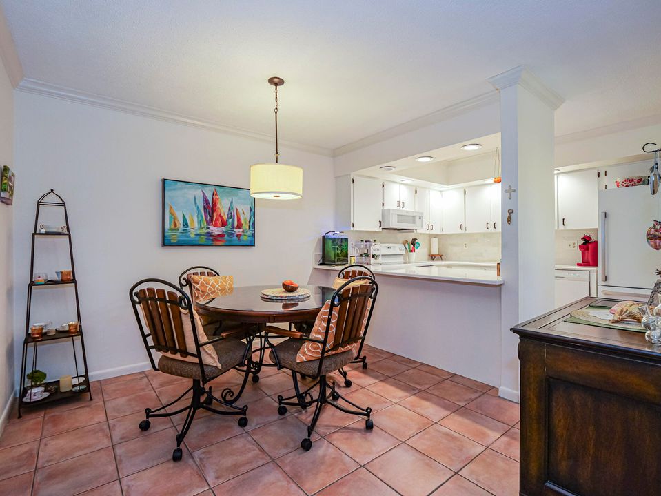 For Sale: $249,000 (2 beds, 2 baths, 1170 Square Feet)