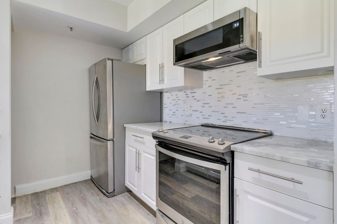 For Sale: $279,000 (2 beds, 1 baths, 922 Square Feet)