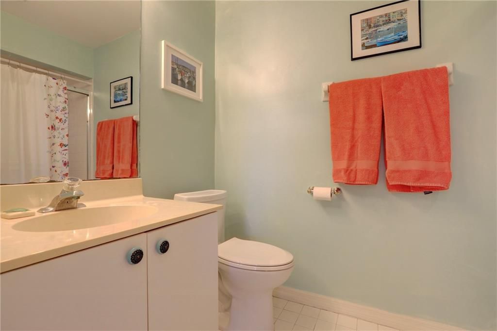 For Sale: $229,000 (2 beds, 2 baths, 1105 Square Feet)