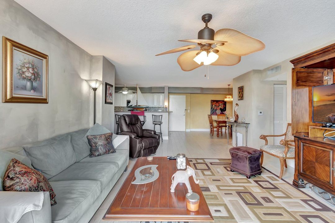 For Sale: $735,000 (2 beds, 2 baths, 1400 Square Feet)