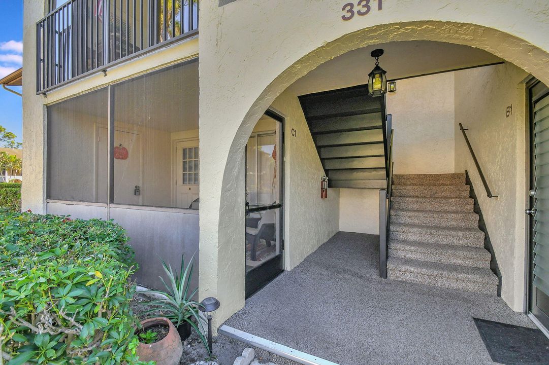 For Sale: $180,000 (2 beds, 2 baths, 937 Square Feet)