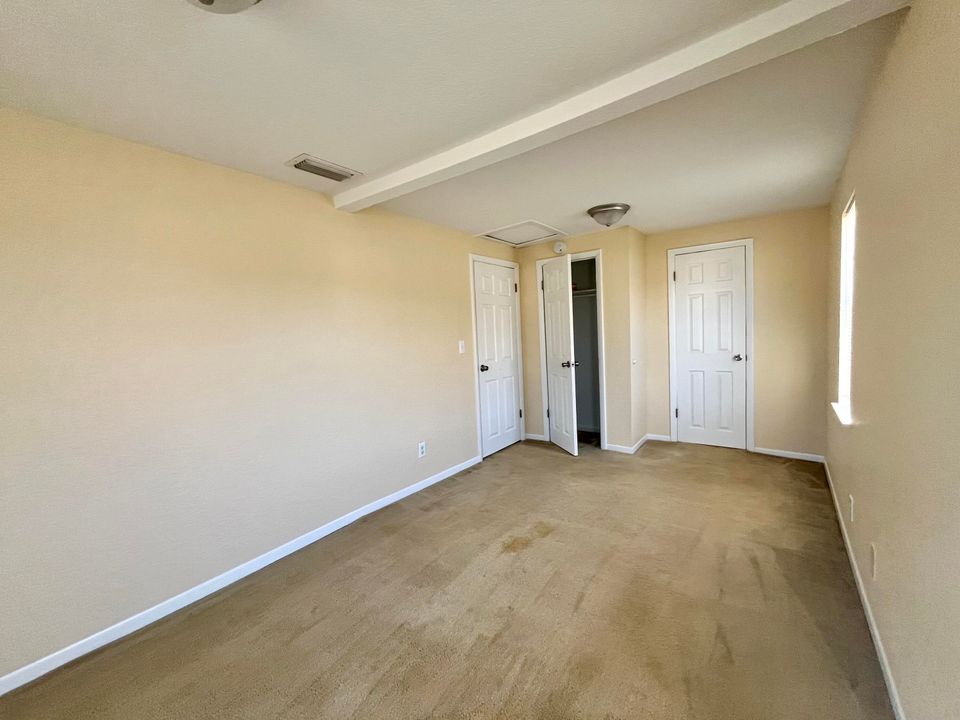 For Sale: $220,000 (3 beds, 1 baths, 469 Square Feet)