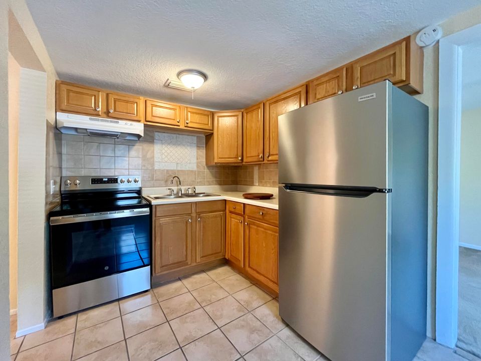 For Sale: $220,000 (3 beds, 1 baths, 469 Square Feet)