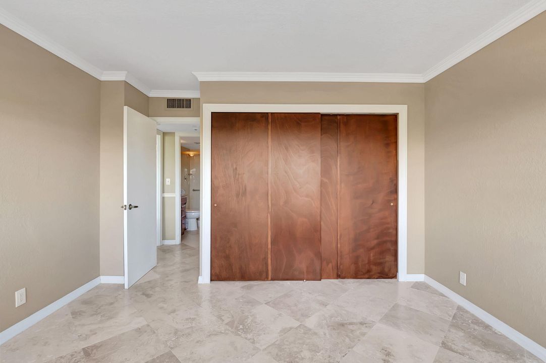 For Sale: $475,000 (2 beds, 2 baths, 1031 Square Feet)