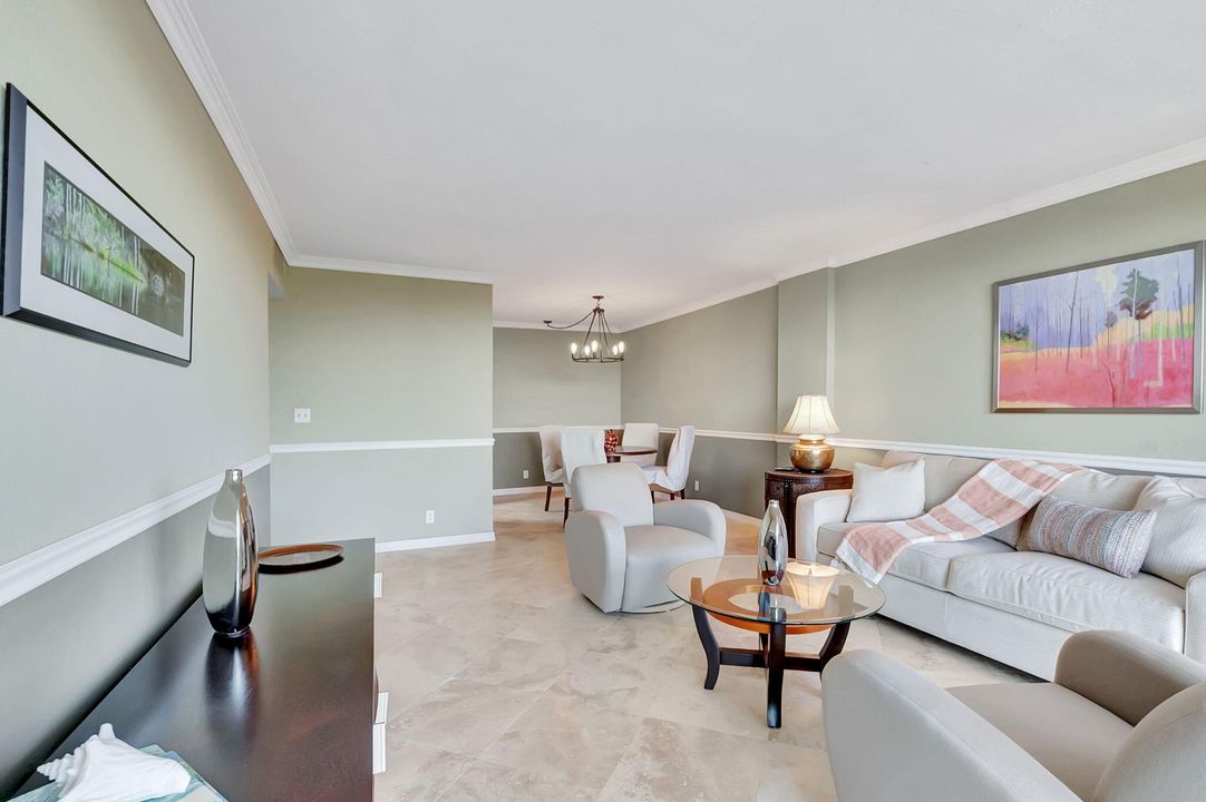 For Sale: $475,000 (2 beds, 2 baths, 1031 Square Feet)