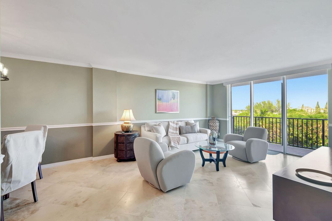 For Sale: $475,000 (2 beds, 2 baths, 1031 Square Feet)