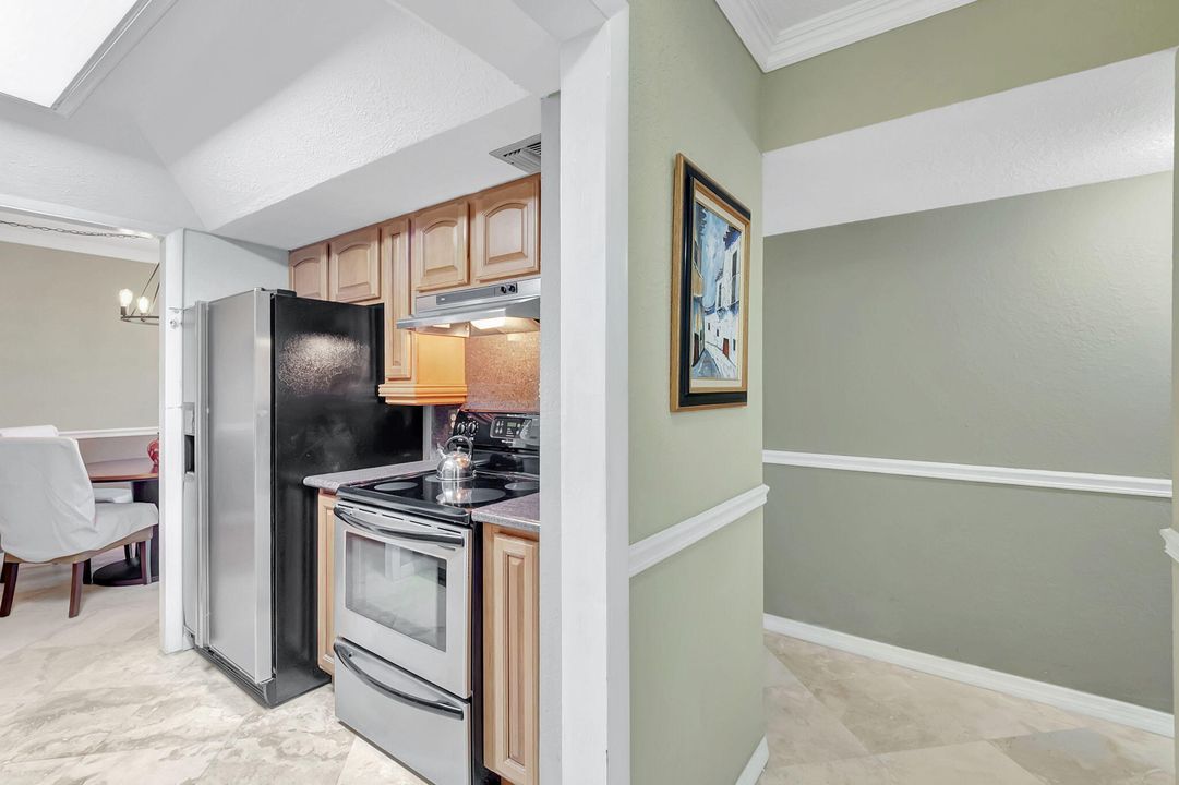 For Sale: $475,000 (2 beds, 2 baths, 1031 Square Feet)